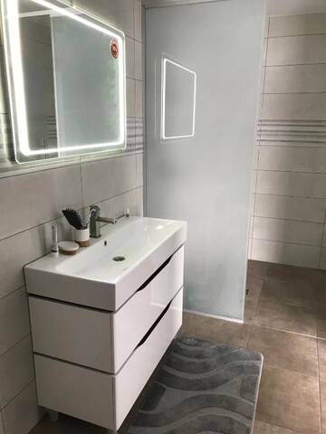 Фото номера Дом с 2 спальнями Дома для отпуска Husky House г. Kladkovka 19