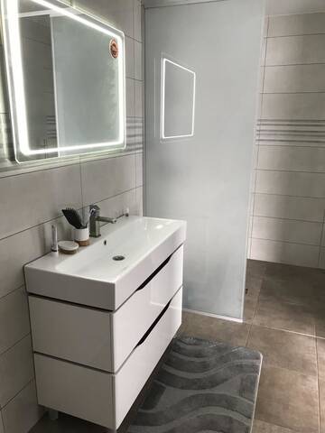 Фото номера Дом с 2 спальнями Дома для отпуска Husky House г. Kladkovka 9